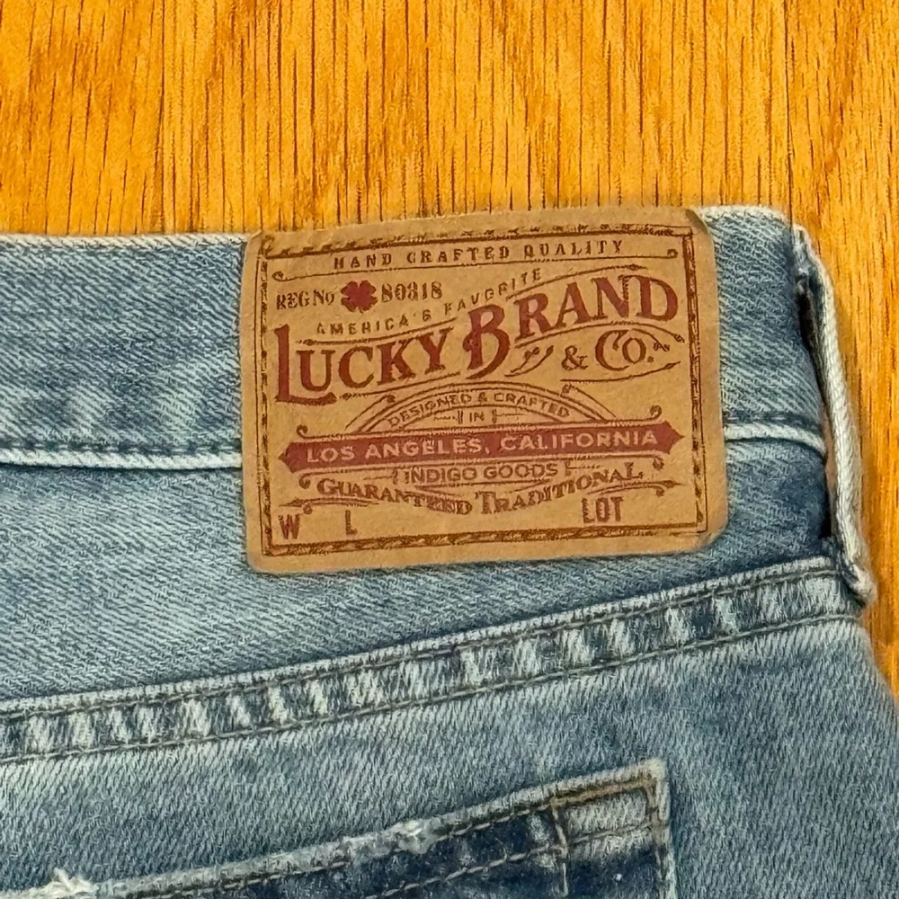 Lucky Brand Women's Light Blue Jean Shorts with Floral Design: size 8/29 - Picture 4 of 4